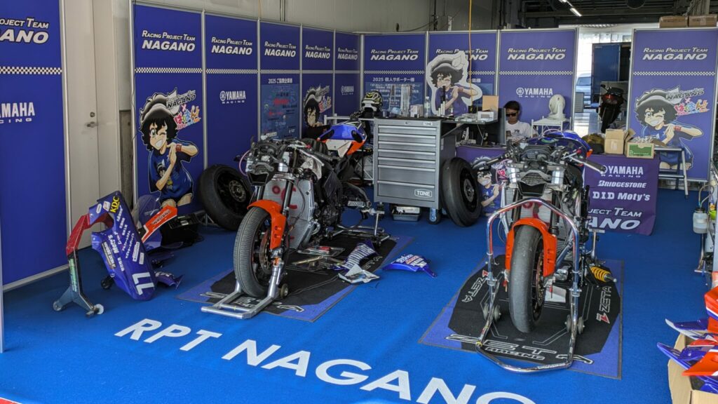 UCJV300-160 出力 ブースパネル制作事例 鈴鹿8耐2025